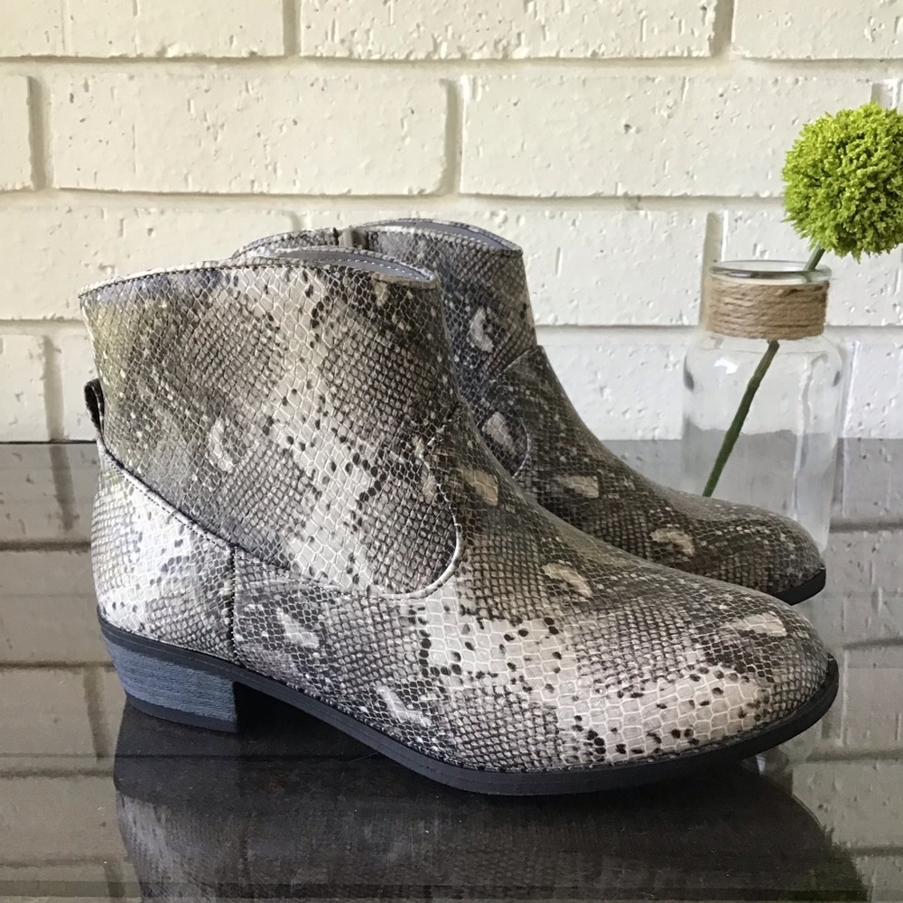 Cat & Jack Girls' Graciela Snake Ankle Boots